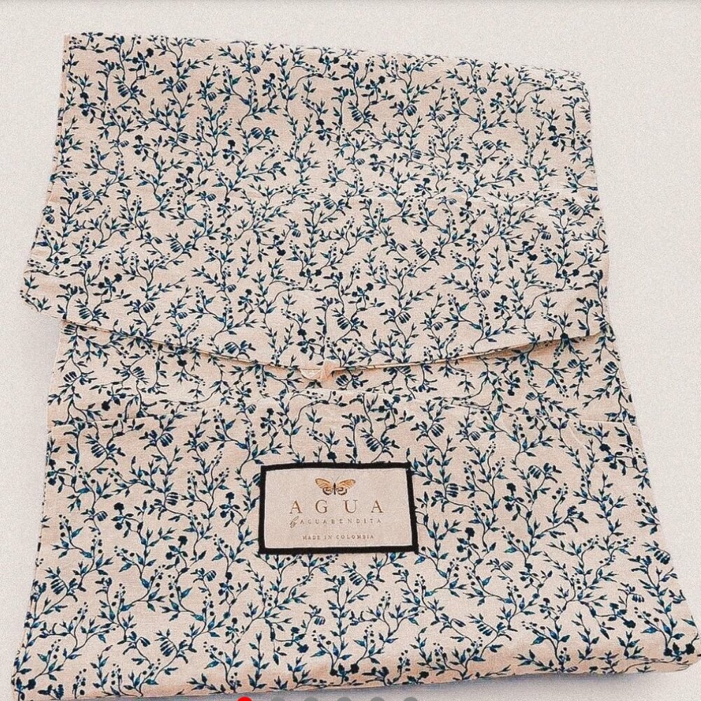 Agua by Agua Bendita garment bag